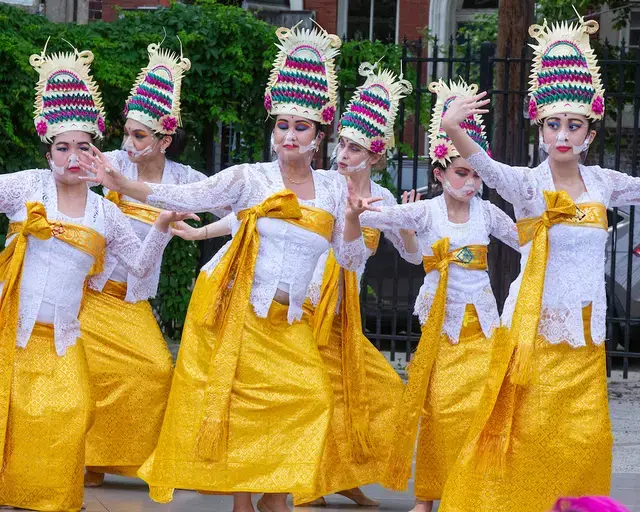 Dance troupe from Modero Dance, founded by Indonesian dance artist Sinta Penyami Storms. Photo courtesy of Modero Dance and Fleisher Art Memorial.&nbsp;