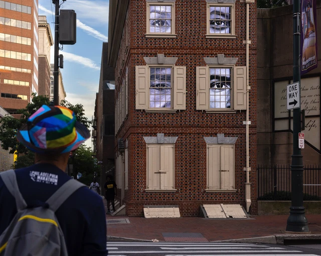 Sonya Clark, The Descendants of Monticello, 2024, part of Declaration House,&nbsp;presented by Monument Lab at Independence National Historical Park, Philadelphia, PA. Photo by Steve Weinik, courtesy of Monument Lab.