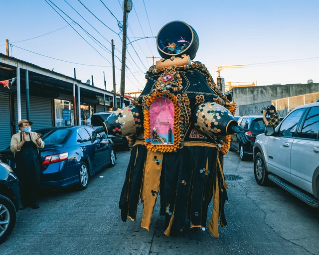 Pew Fellow José Ortiz-Pagán wearing El Vínculo in Southeast Philadelphia as part of the Solitary Procession performance (2020). Photo by Gustavo García.