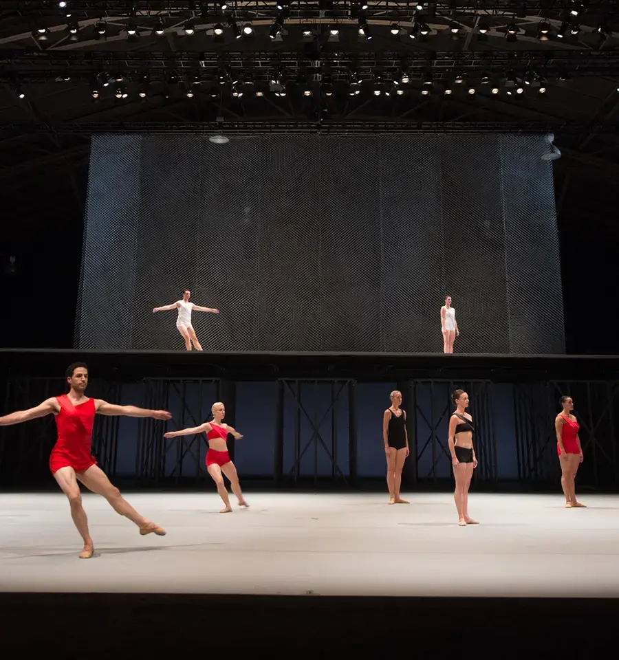 Lucinda Childs&rsquo; Available Light&nbsp;in performance at the Drexel University Armory as part of the 2015 FringeArts Fringe Festival. Photo &copy; Jacques-Jean Tiziou. Courtesy of FringeArts.