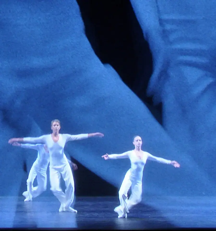 Reconstruction of Lucinda Childs&#39; Dance. Photo by Sally Cohn.