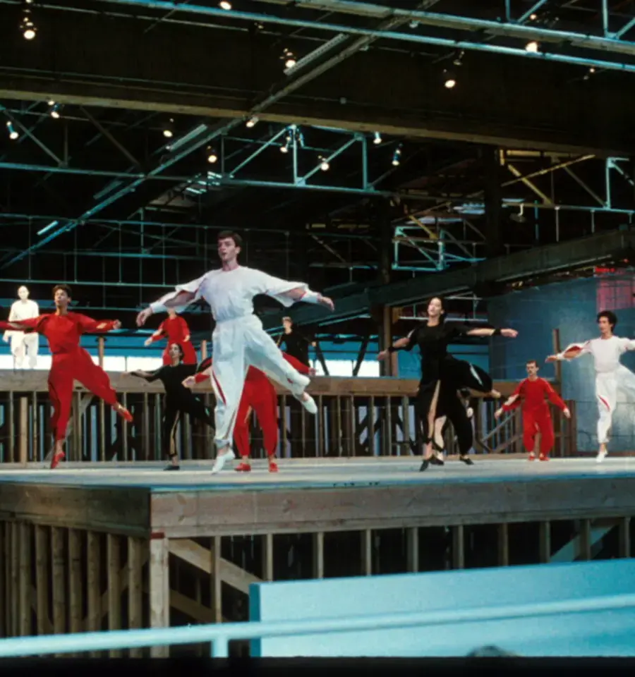 Available Light&nbsp;at the Museum of Contemporary Art, Los Angeles, 1983. Photo by Tom Vinetz. Performers: Lucinda Childs, Nan Friedman, Meg Harper, Janet Kaufman, Priscilla Newell, Steve Bromer, Michael Ing, Erin Matthiessen, Daniel McCusker, Ande Peck, and Garry Reigenborn.