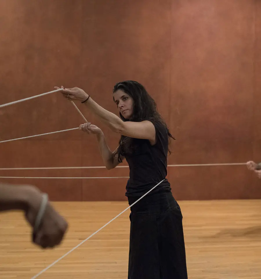 Janine Antoni, Anna Halprin, Stephen Petronio, Rope Dance, 2015. Photo by Hugo Glendinning. Courtesy of the artists and The Fabric Workshop and Museum.