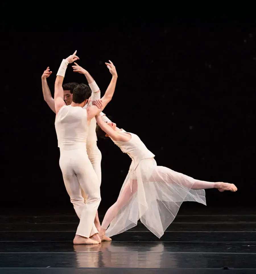 Artists of Pennsylvania Ballet in Trisha Brown&rsquo;s O zlozony/O composite. Photo by Alexander Iziliaev, courtesy of Pennsylvania Ballet.