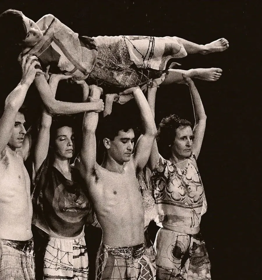 Trisha Brown, Set and Reset. Photo by John Waite, courtesy of Trisha Brown Dance Company.