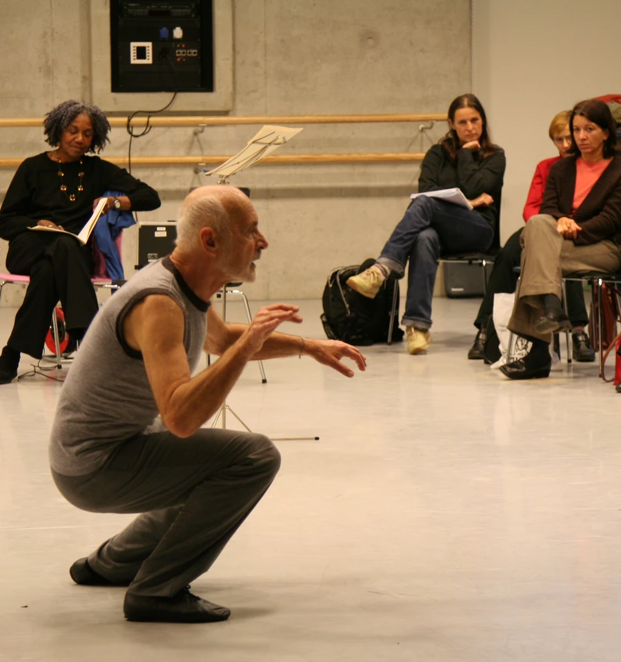 Hellmut Gottschild’s performance-lecture at the Akademie der Künste, Berlin (November 11th, 2006).