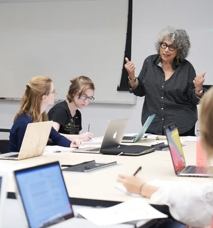 Linda Earle, 2021 Visiting Scholar. Photo by Stephanie Price Photography.